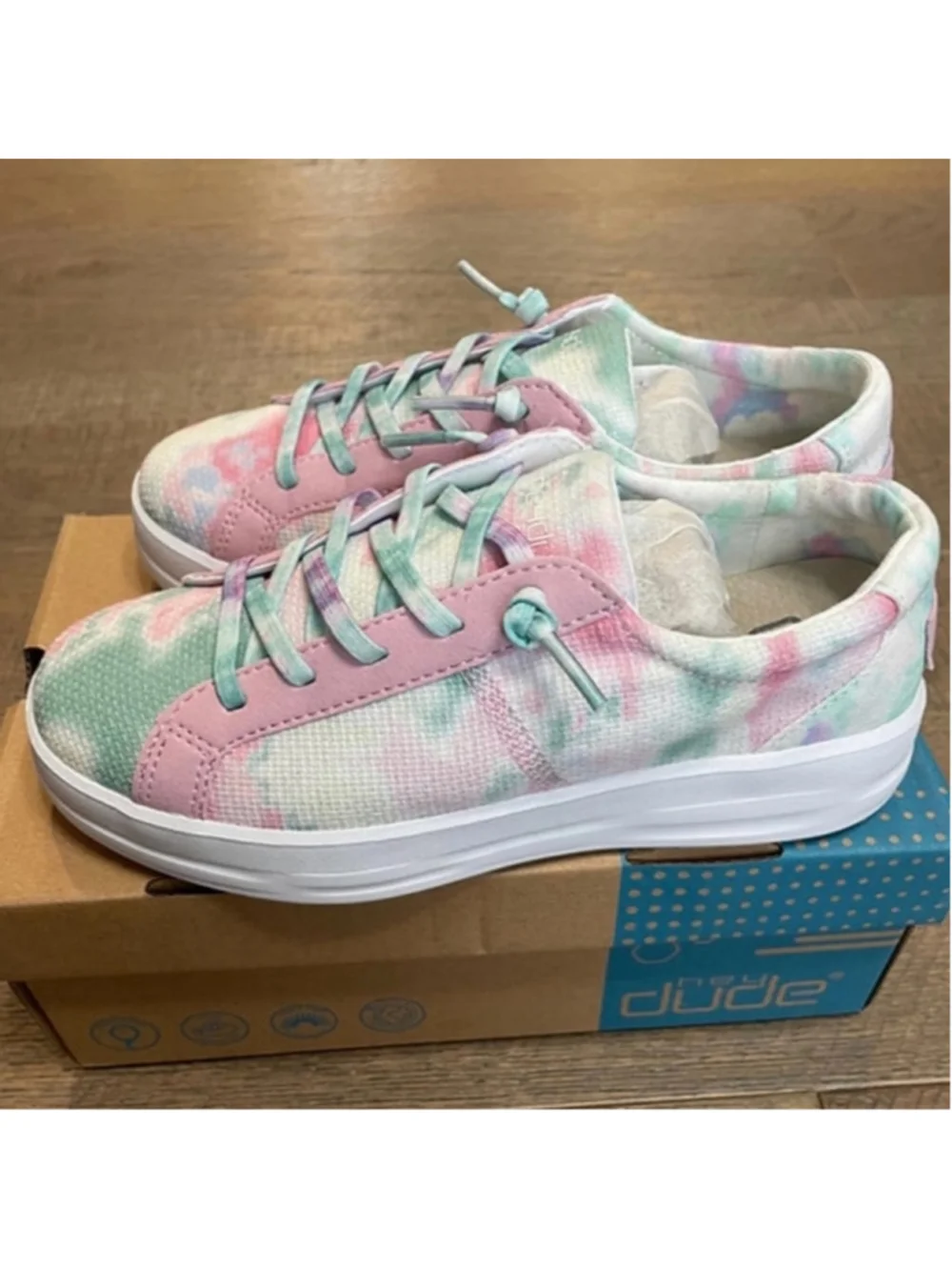 NEW Hey Dude Girls Tie-Dye Sneakers – Size 4 – NEW in Box